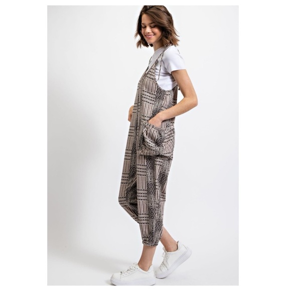 $25 start 141 LAST ONE❤️ Aztec pattern jumpsuit with pockets - Picture 3 of 5